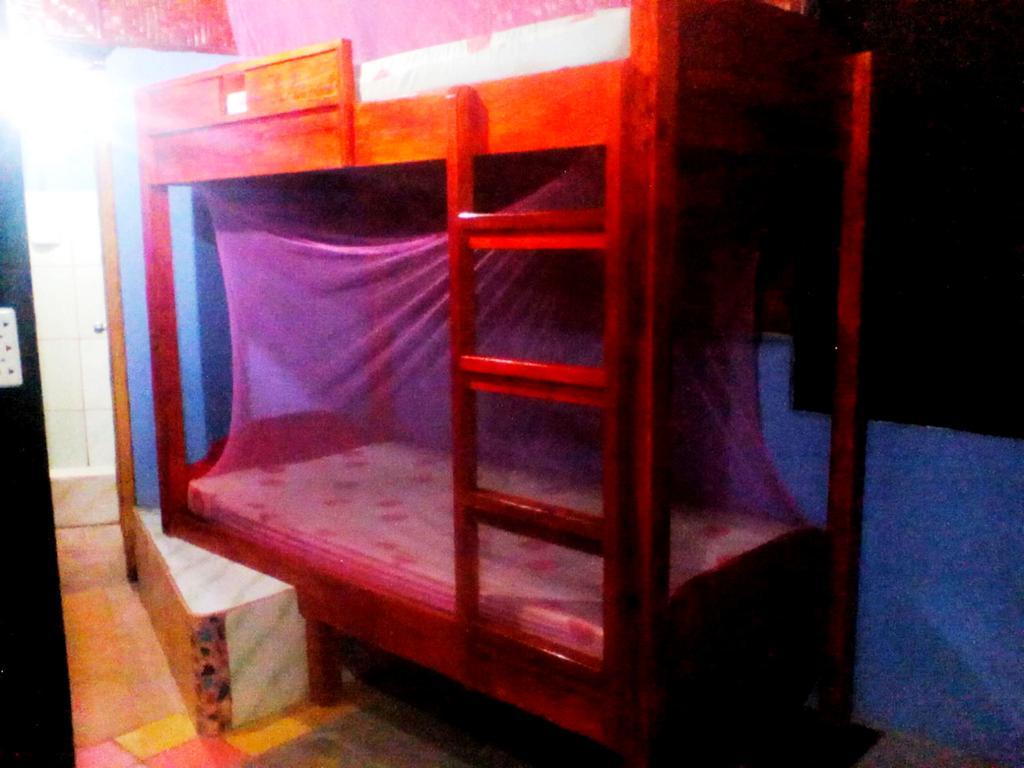 Lennon'S Place Backpacker Hostel Панглао Экстерьер фото
